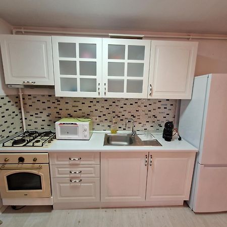 Wizz Pilot Residence Отопень Екстер'єр фото