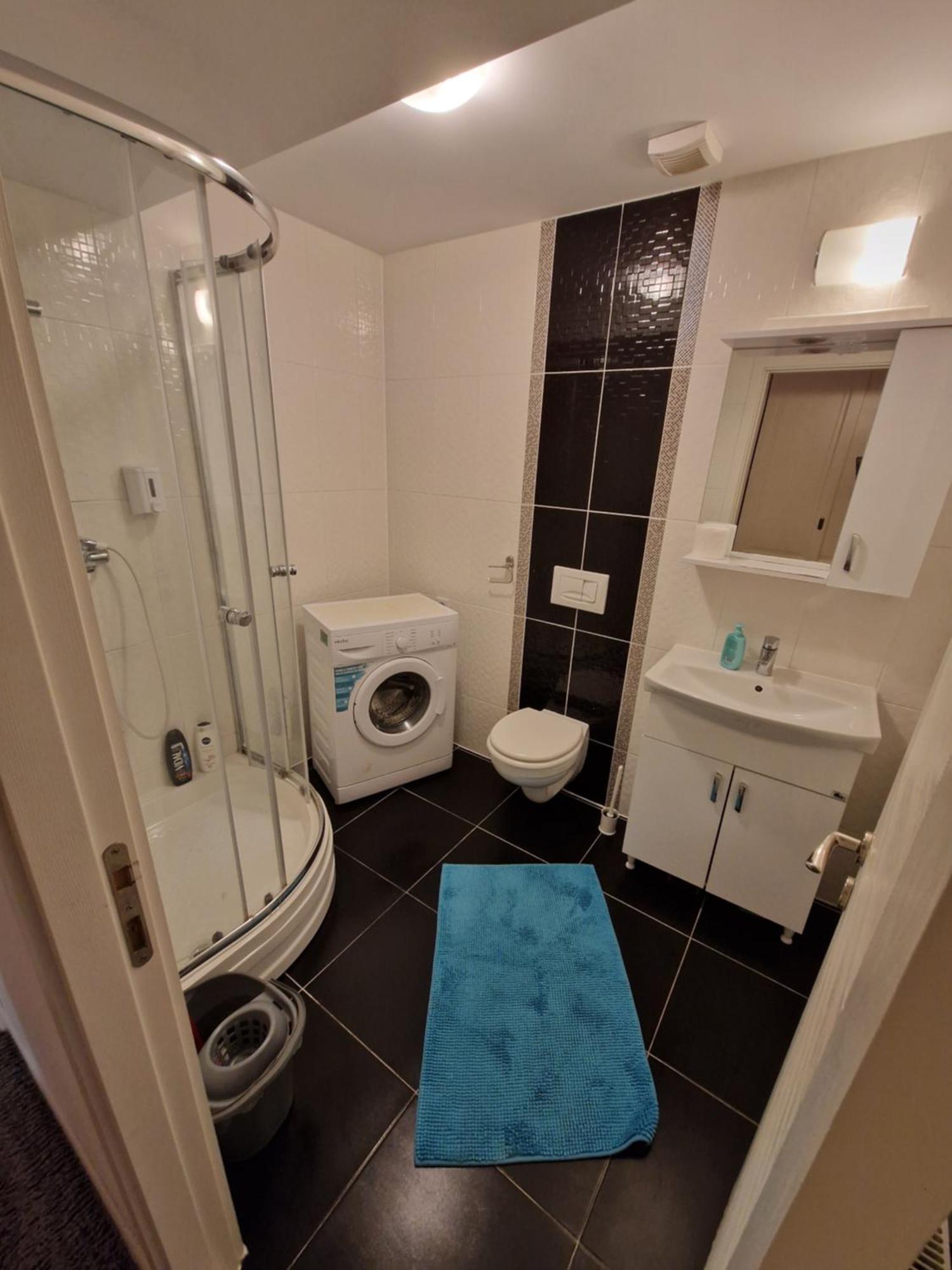 Wizz Pilot Residence Отопень Екстер'єр фото